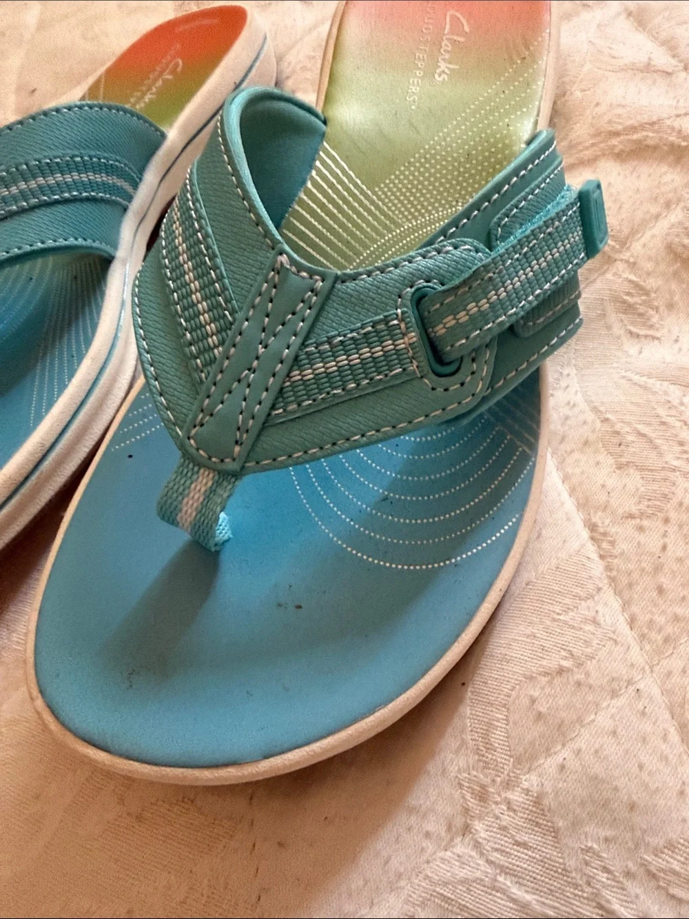 Clarks teal and aqua gradient thong sandals